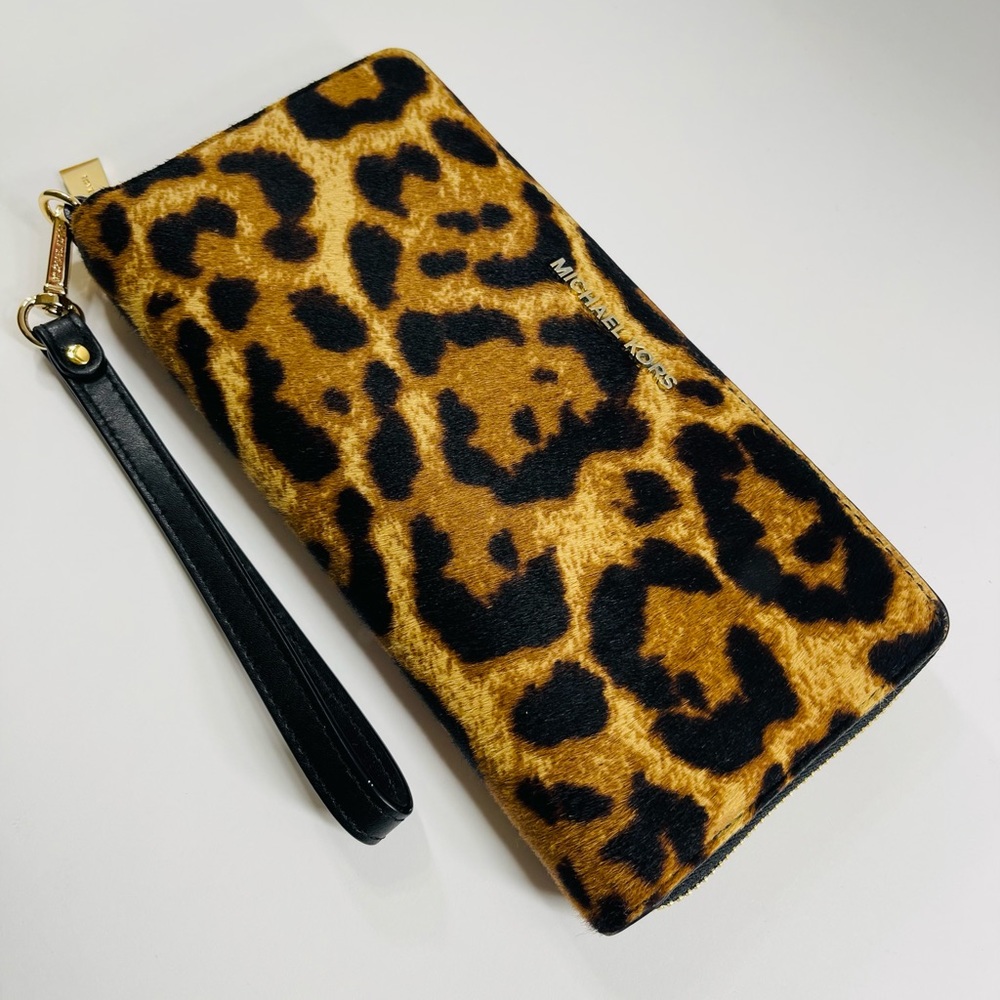 MICHAEL KORS JET SET TRAVELER WALLET